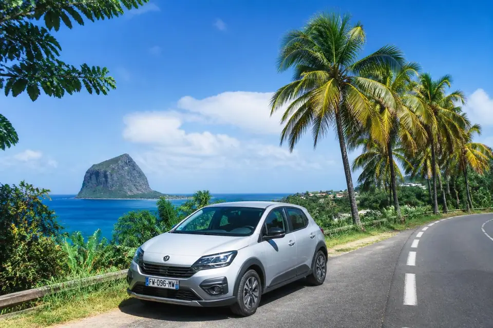 découvrez pourquoi louer une voiture en martinique est la meilleure façon d'explorer l'île en toute liberté, à votre rythme et sans contraintes.