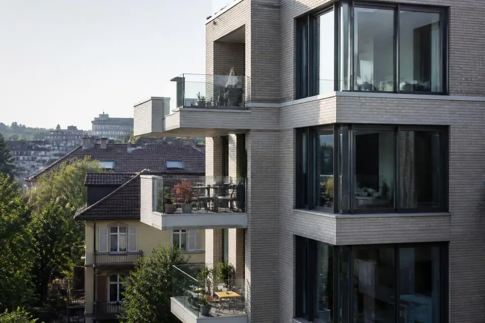 découvrez le coût de la vie en suisse et les dépenses à prévoir pour un séjour confortable. guide pratique pour gérer votre budget et profiter pleinement de votre voyage.