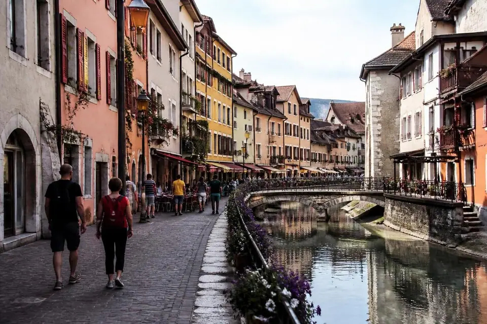 découvrez les meilleures activités et conseils pour un séjour inoubliable à annecy. explorez ses paysages, sa culture et ses incontournables pour profiter pleinement de votre voyage.