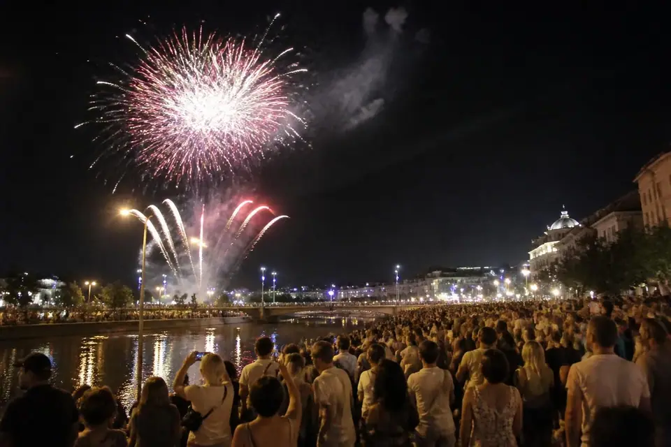 découvrez le guide complet des feux d'artifice à montpellier, avec toutes les célébrations et événements incontournables pour profiter pleinement de ces spectacles lumineux.