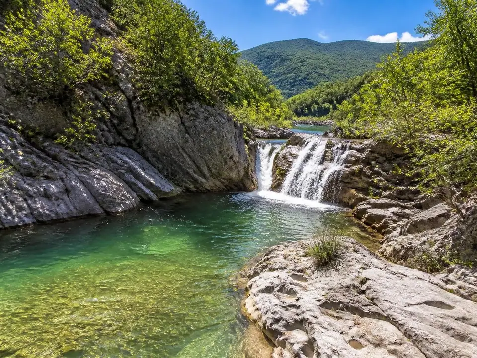 découvrez la cascade de la vis à saint-laurent-du-mingier, un trésor naturel spectaculaire à ne pas manquer lors de votre prochaine aventure en plein cœur de la nature.