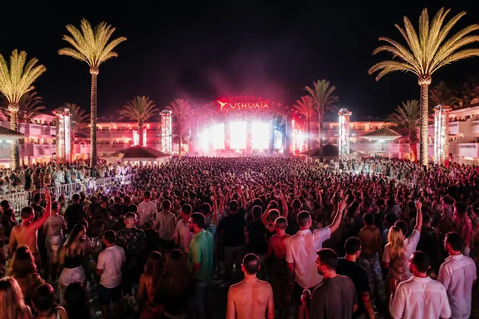 découvrez le guide complet des meilleures soirées et djs à ushuaïa ibiza en 2026, pour vivre des nuits inoubliables au cœur de la fête.