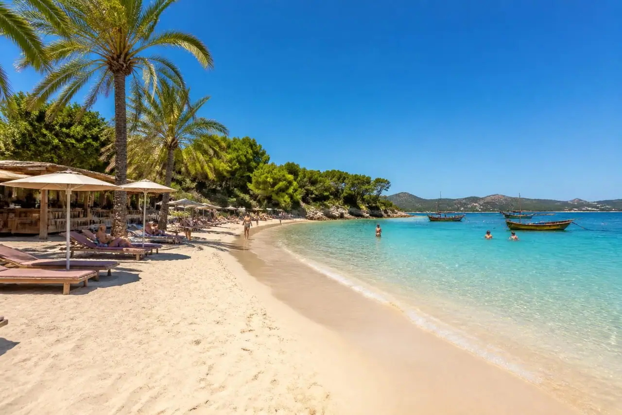 découvrez des vacances balnéaires inoubliables à majorque pour moins de 500 euros la semaine. profitez du soleil, des plages magnifiques et d'activités variées à prix abordable.