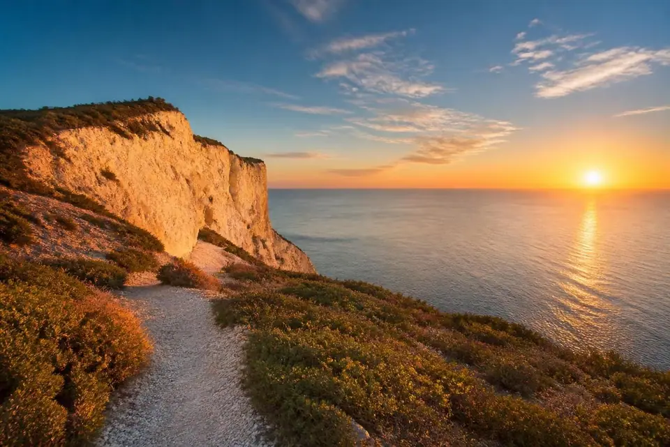 découvrez la falaise de leucate, un joyau naturel exceptionnel à explorer. profitez de paysages spectaculaires, d'activités en plein air et d'une biodiversité unique pour une expérience inoubliable.
