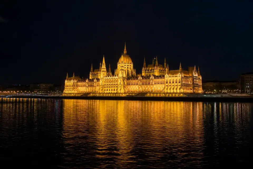 explorez budapest, la capitale dynamique de la hongrie, et découvrez ses trésors cachés, son histoire riche et sa culture vibrante.