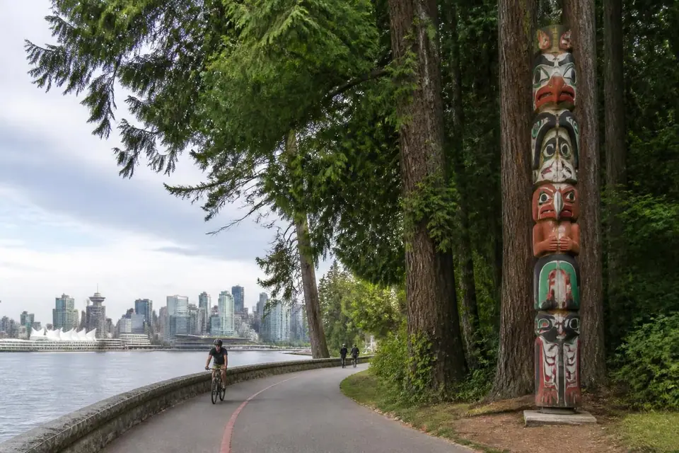 découvrez vancouver à travers 10 activités incontournables à ne pas manquer pour profiter pleinement de cette ville dynamique et ses environs magnifiques.
