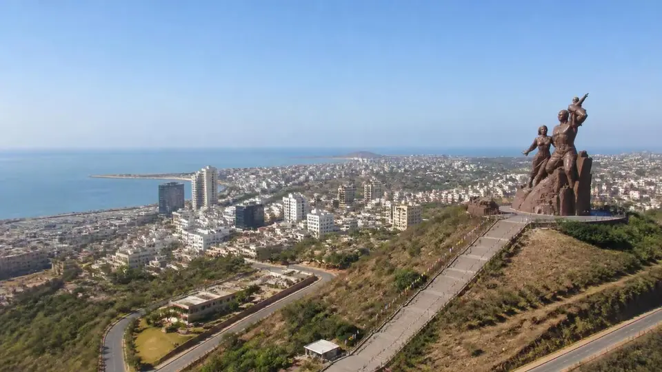 découvrez dakar en 2026 grâce à notre guide complet : attractions incontournables, culture locale, hébergements et conseils pour vivre une expérience unique dans la capitale sénégalaise.
