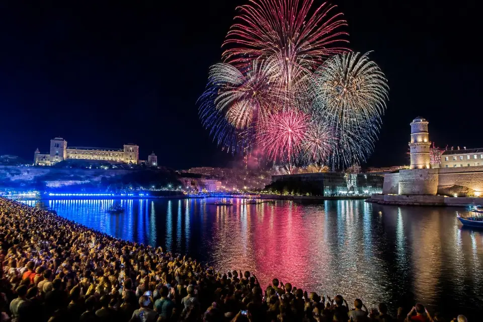 assistez au feu d'artifice à marseille et profitez d'un spectacle pyrotechnique exceptionnel accompagné d'animations festives pour toute la famille.