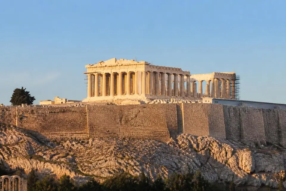 découvrez l'histoire fascinante, l'architecture remarquable et la richesse culturelle du parthénon, ce temple antique emblématique de la civilisation grecque.