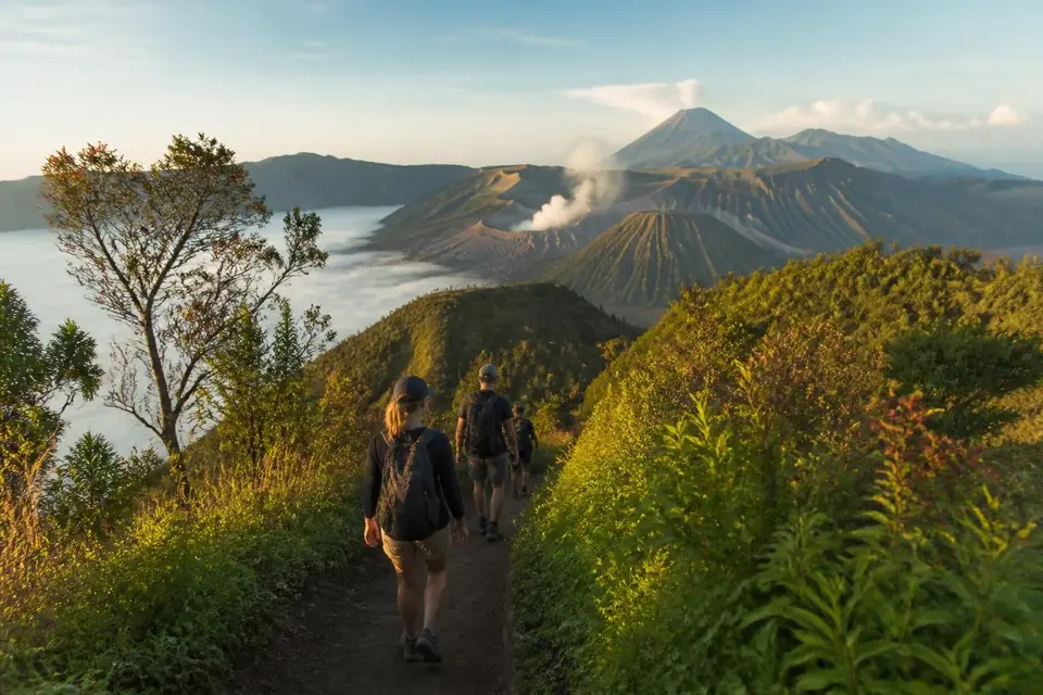 explorez l'île de java en indonésie et découvrez les activités incontournables pour vivre une aventure unique entre volcans, cultures riches et paysages époustouflants.