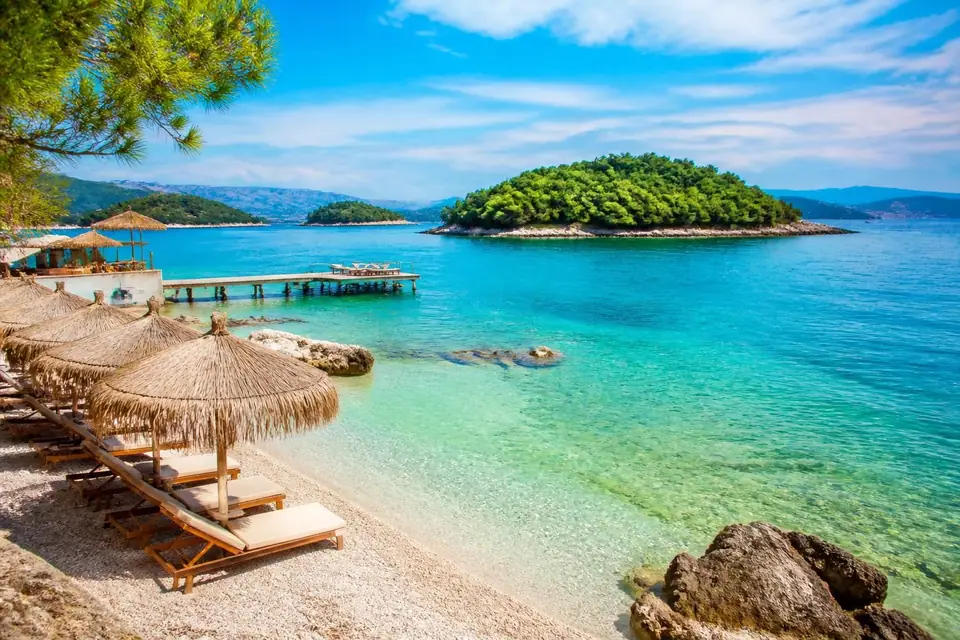 découvrez les 12 plus belles plages d'albanie à visiter en 2026, entre eaux turquoise, sable fin et paysages préservés pour des vacances inoubliables.