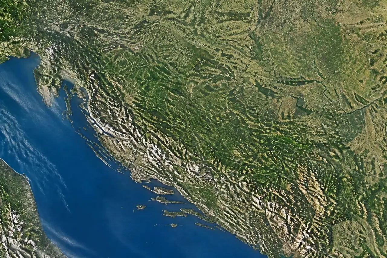 découvrez notre guide complet de la croatie avec une carte détaillée et des itinéraires incontournables pour explorer ce magnifique pays en 2026.