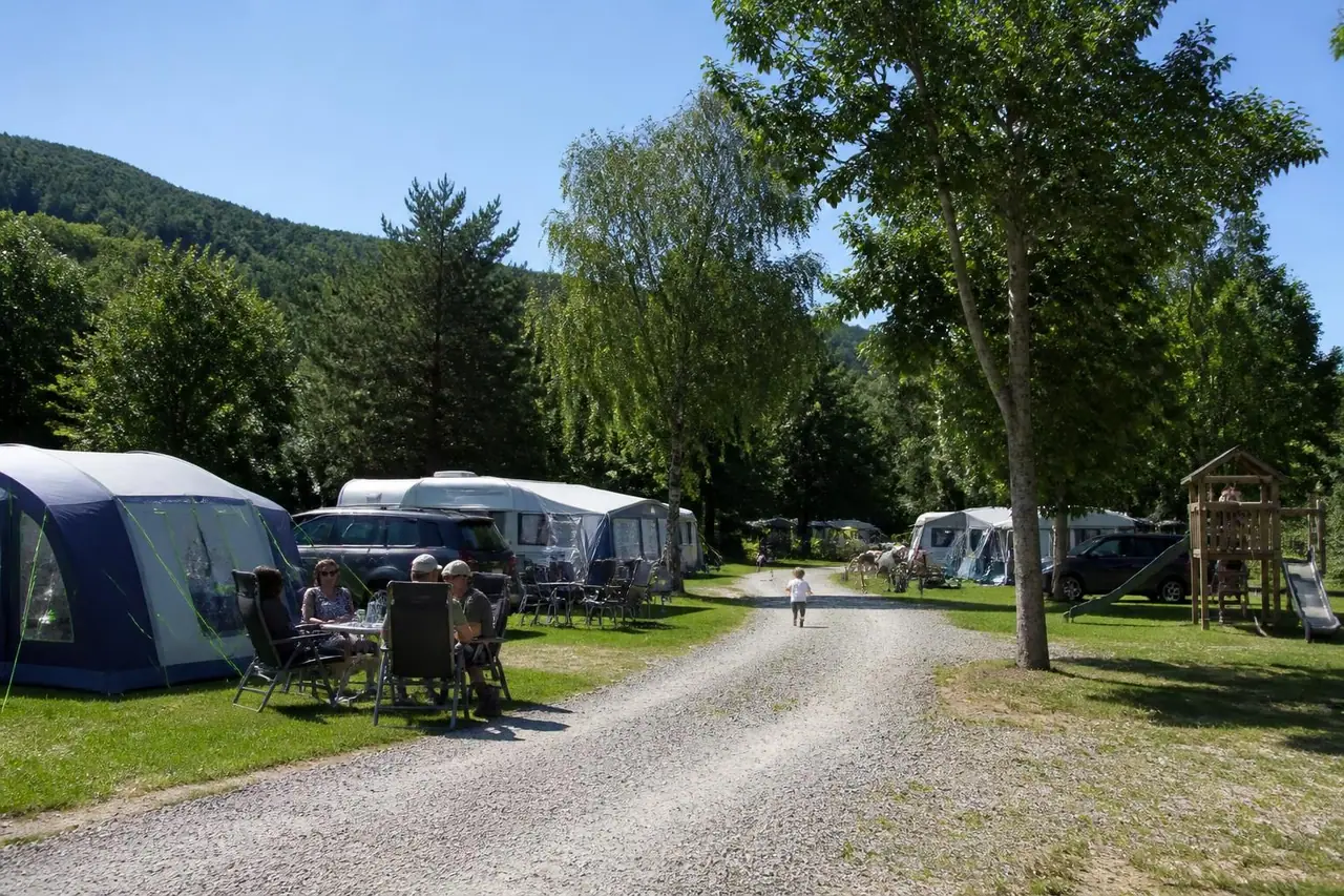 découvrez comment profiter du camping municipal pour voyager à petit prix tout en bénéficiant d'un confort optimal. astuces et conseils pour des vacances économiques et agréables.