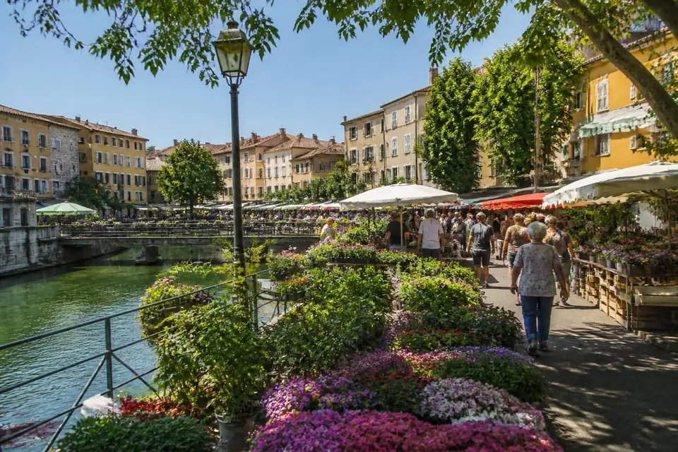 découvrez nos conseils pratiques pour visiter l'isle-sur-la-sorgue et profiter pleinement de cette charmante escapade au cœur de la provence.