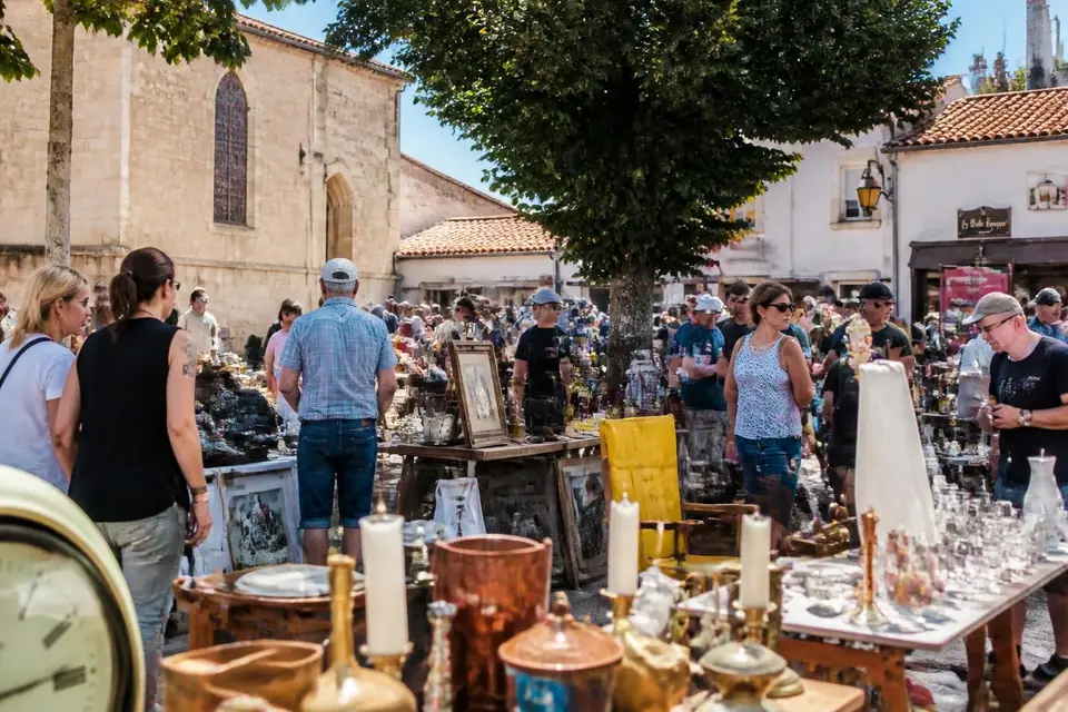 découvrez le calendrier 2026 des vide-greniers en vendée (85) pour chiner les meilleures trouvailles tout au long de l'année.