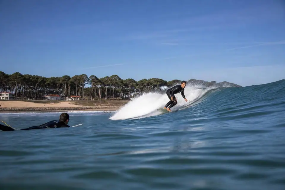 découvrez hossegor, une destination idéale pour combiner surf et nature. profitez de conseils pratiques pour explorer ses plages, ses spots de surf et ses paysages préservés.