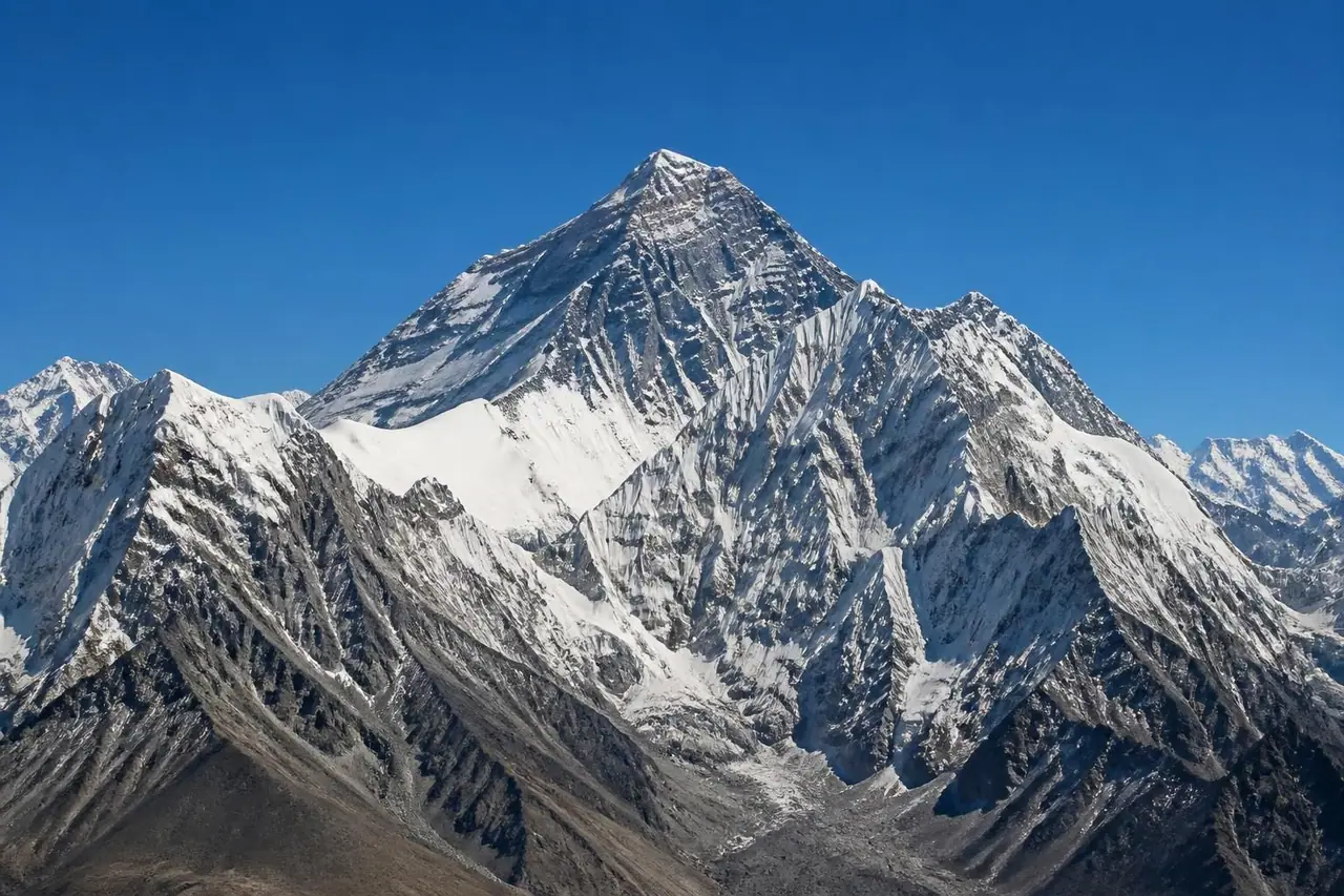 découvrez quelle est la plus haute montagne du monde véritablement, avec des explications détaillées et des révélations surprenantes.