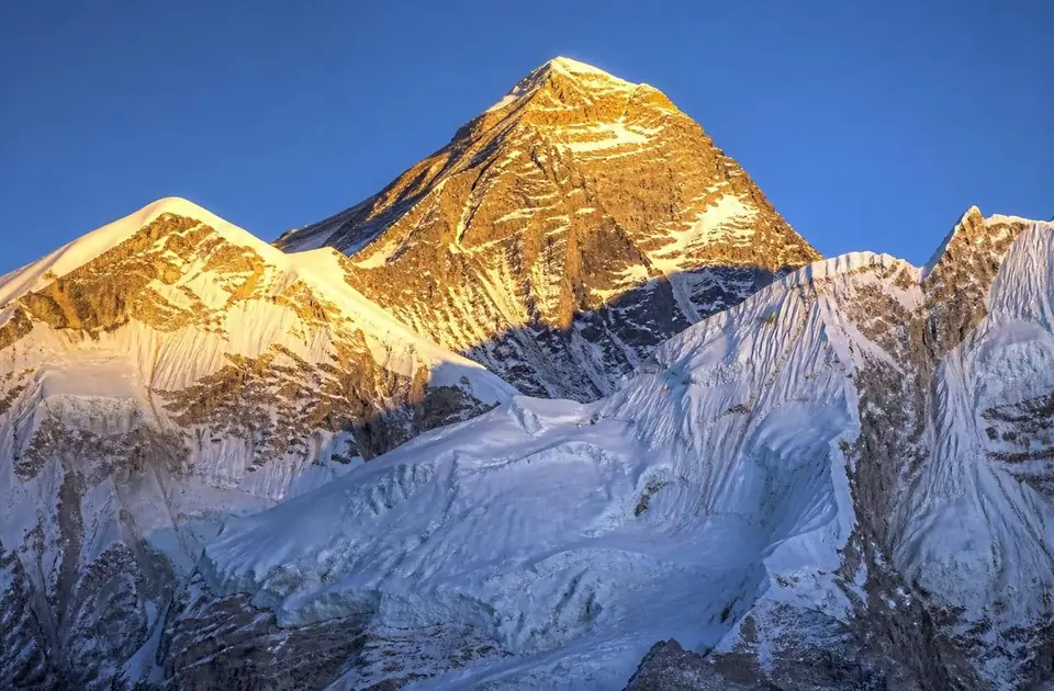 découvrez quelle est la plus haute montagne du monde, avec des explications détaillées et les dernières découvertes scientifiques.