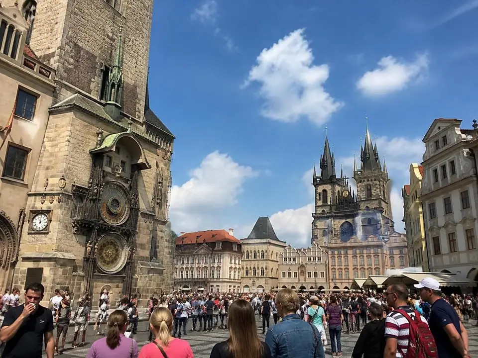 découvrez mes meilleures astuces et lieux incontournables pour un séjour inoubliable à prague en 2026. explorez la magie de la ville avec mes pépites uniques et conseils pratiques.