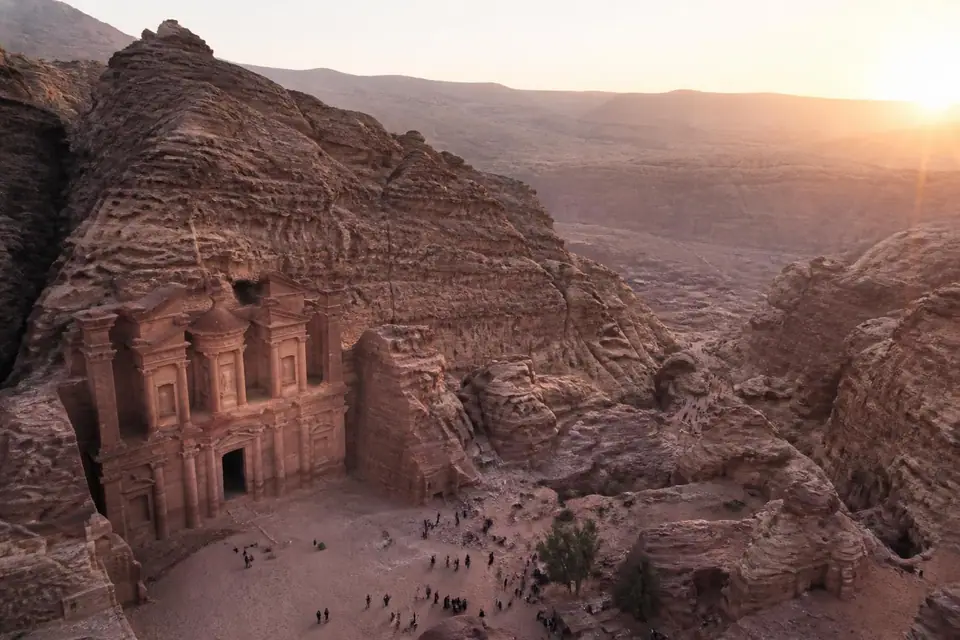 découvrez les incontournables de la jordanie avec mon guide complet pour un voyage épique : sites historiques, aventures nature et conseils pratiques pour une expérience inoubliable.
