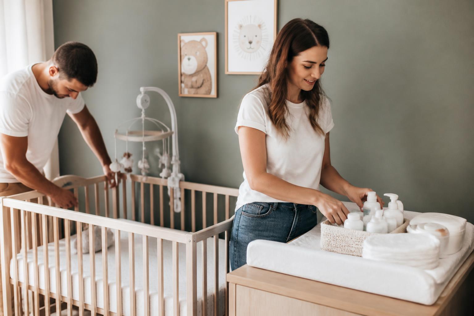 découvrez 11 conseils essentiels pour bien accueillir votre bébé de 1 jour à 2 semaines à la maison, et assurer ses premiers jours en douceur et sécurité.