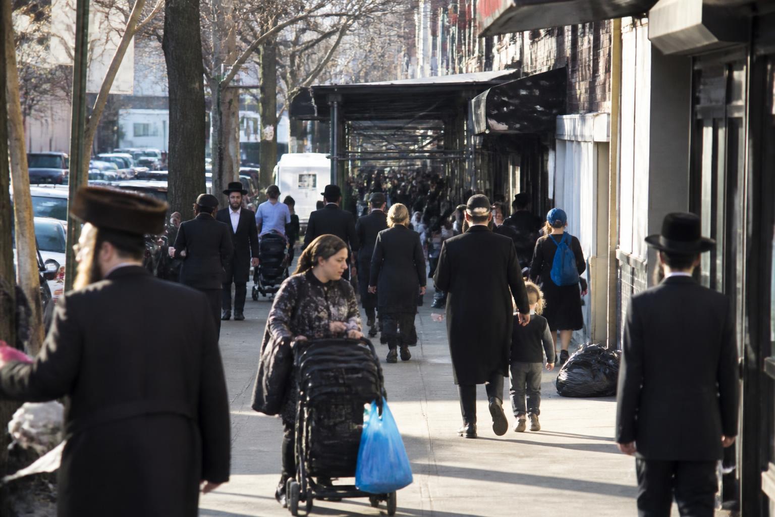 explorez williamsburg, le quartier vibrant de new york reconnu pour son riche héritage juif orthodoxe, ses traditions authentiques, et sa culture unique.