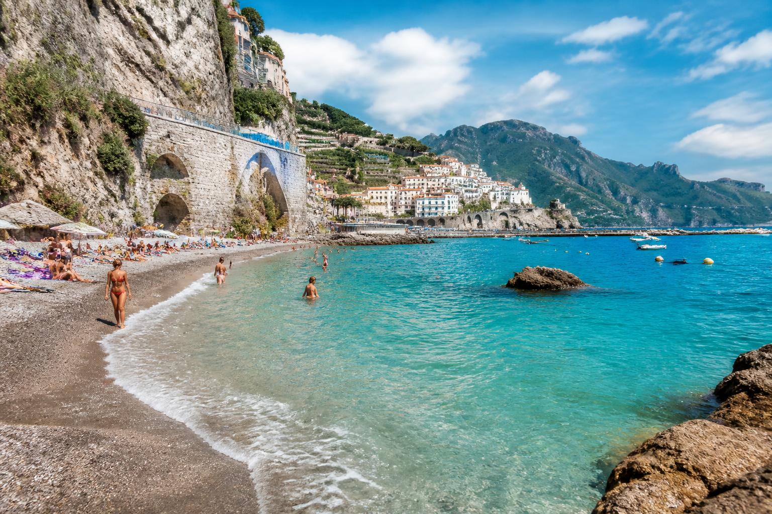 explorez les sites incontournables du sud de l’italie et découvrez ses trésors culturels, paysages magnifiques et villes historiques à ne pas manquer.