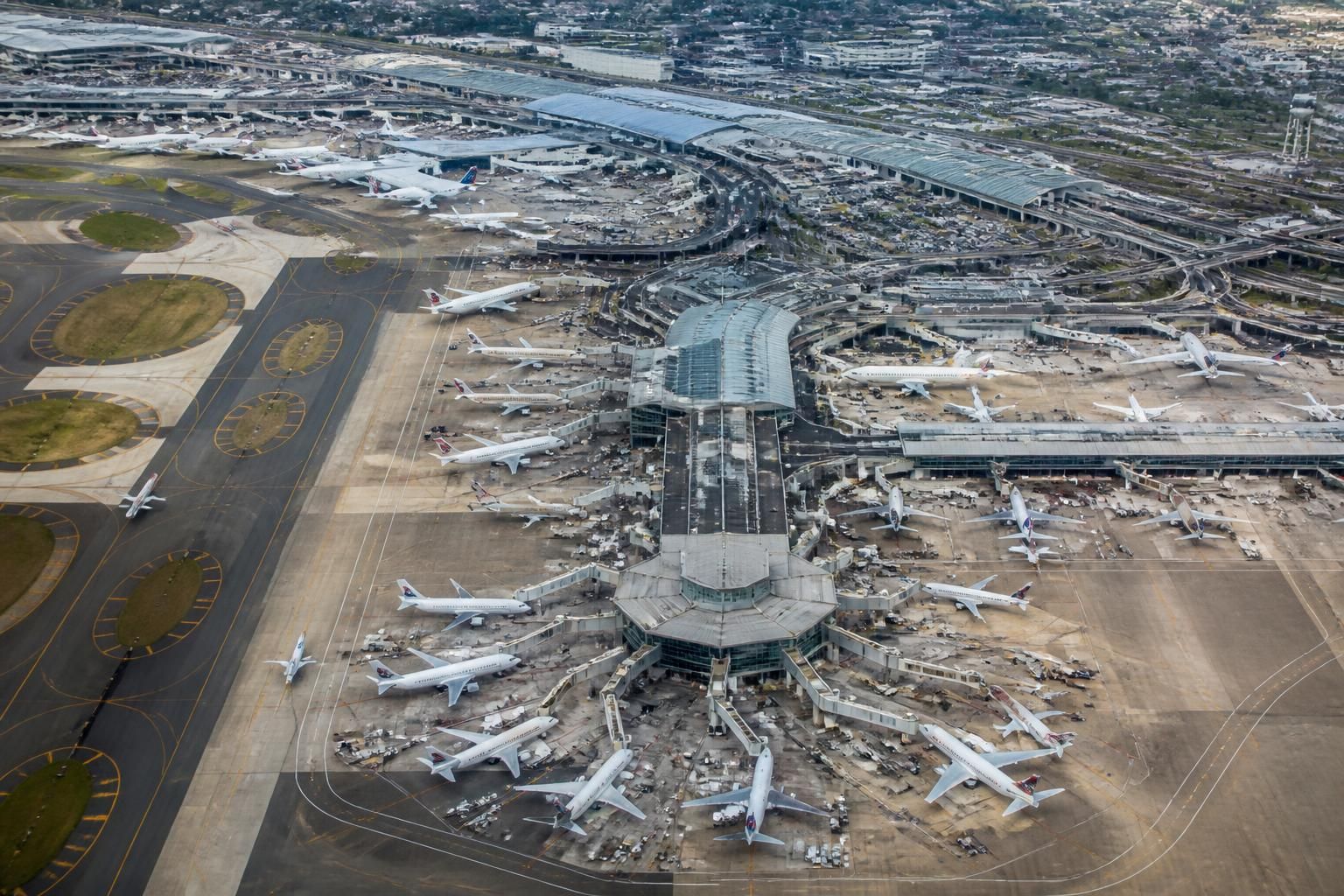 découvrez le classement des aéroports les plus fréquentés de france en 2026 avec les statistiques actualisées sur le trafic passagers et les tendances du transport aérien.