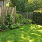 découvrez des astuces pratiques et économiques pour clôturer votre jardin sans vous ruiner. conseils et solutions pas chères pour une clôture réussie.