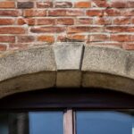 découvrez le rôle essentiel et les caractéristiques clés d'un linteau de fenêtre pour assurer la solidité et l'esthétique de vos ouvertures.