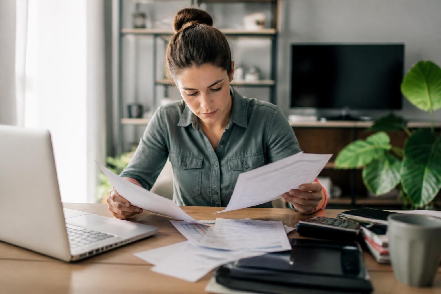 découvrez les démarches essentielles et conditions indispensables pour créer votre micro-entreprise à domicile avec succès.
