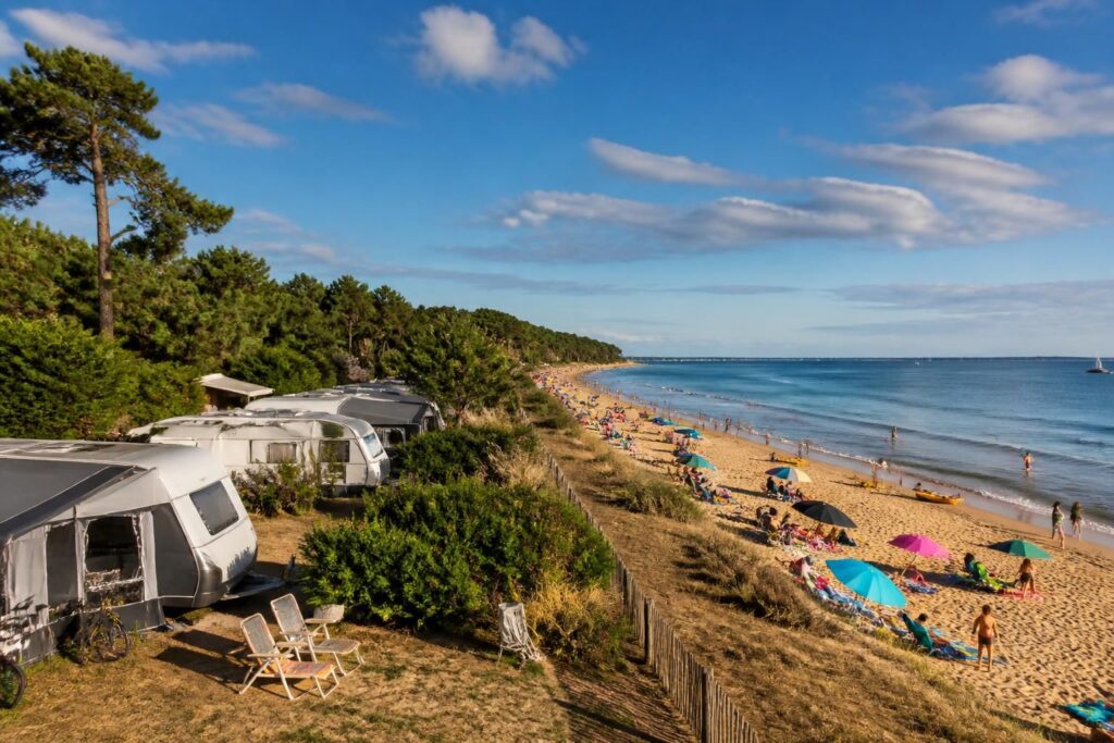 découvrez le camping le sable d'or à la tranche-sur-mer, idéal pour des vacances inoubliables en bord de mer avec famille ou amis.