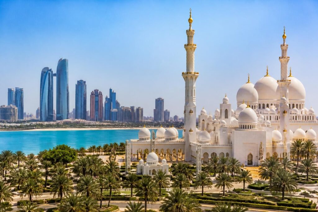 explorez abu dhabi avec notre guide complet pour visiter la capitale des émirats arabes unis, incluant les incontournables, astuces de voyage et conseils pratiques.