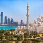 explorez abu dhabi avec notre guide complet pour visiter la capitale des émirats arabes unis, incluant les incontournables, astuces de voyage et conseils pratiques.