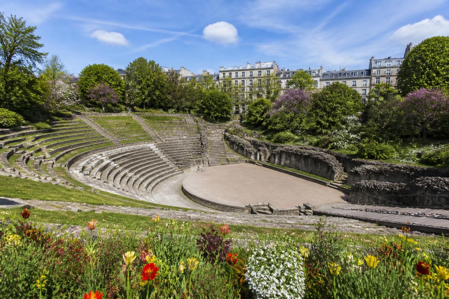 explorez les arènes de lutèce, un site historique emblématique de paris, et découvrez son histoire fascinante ainsi que les conseils pour une visite enrichissante.