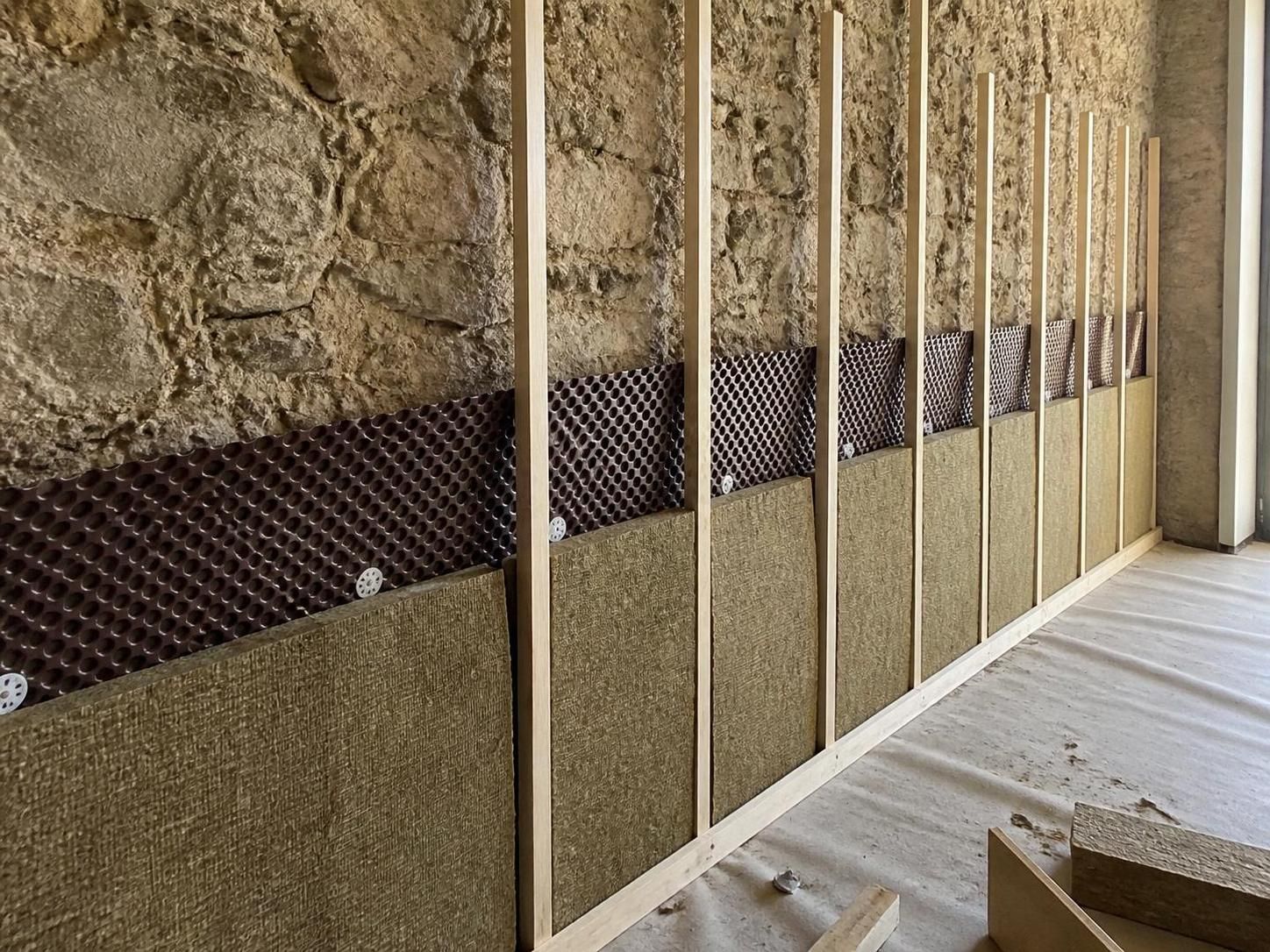 découvrez pourquoi il est important de laisser une lame d’air lors de l’isolation d’un mur en pierre pour garantir une meilleure protection thermique et éviter les problèmes d’humidité.