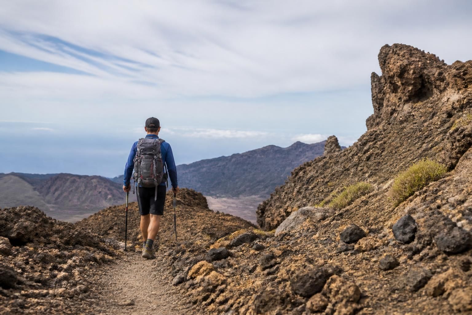 découvrez les risques potentiels et toutes les informations essentielles à connaître avant de partir aux îles canaries pour un voyage sûr et réussi.