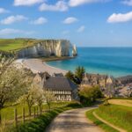 découvrez la normandie avec notre guide complet des incontournables et itinéraires pour un voyage réussi. explorez paysages, histoire et culture pour une expérience inoubliable.