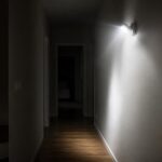 découvrez les causes possibles pour lesquelles votre détecteur de mouvement s’allume tout seul la nuit et comment résoudre ce problème courant.