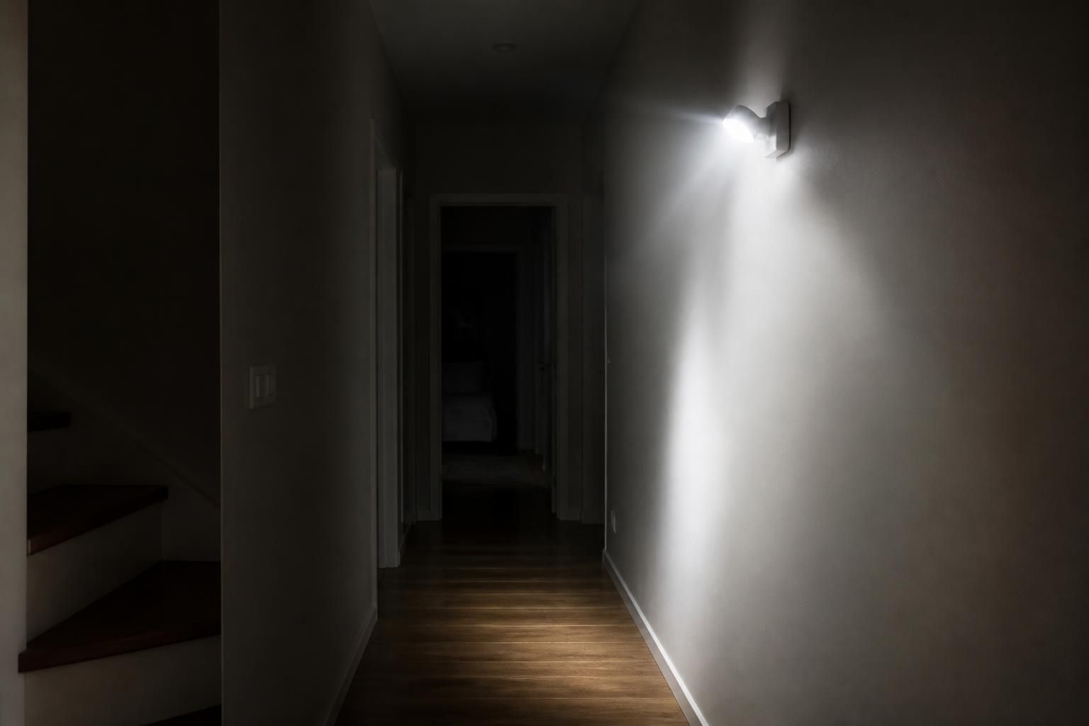 découvrez les causes possibles pour lesquelles votre détecteur de mouvement s’allume tout seul la nuit et comment résoudre ce problème courant.