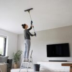 découvrez des techniques efficaces pour nettoyer votre plafond facilement et sans effort excessif, afin de retrouver un intérieur propre et lumineux rapidement.