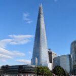 découvrez la visite du shard, le gratte-ciel emblématique de londres offrant une vue panoramique spectaculaire. une expérience incontournable pour tous les visiteurs de la capitale britannique.