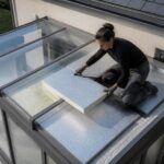 apprenez comment isoler efficacement un toit de véranda en polycarbonate pour améliorer le confort thermique et réduire les pertes d'énergie.
