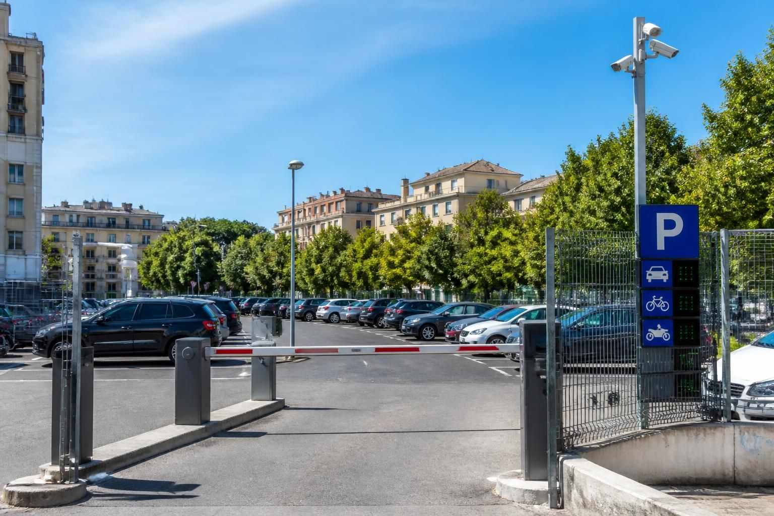 découvrez des astuces pratiques pour trouver un parking abordable et sécurisé à montpellier en toute simplicité. gagnez du temps et protégez votre véhicule efficacement.