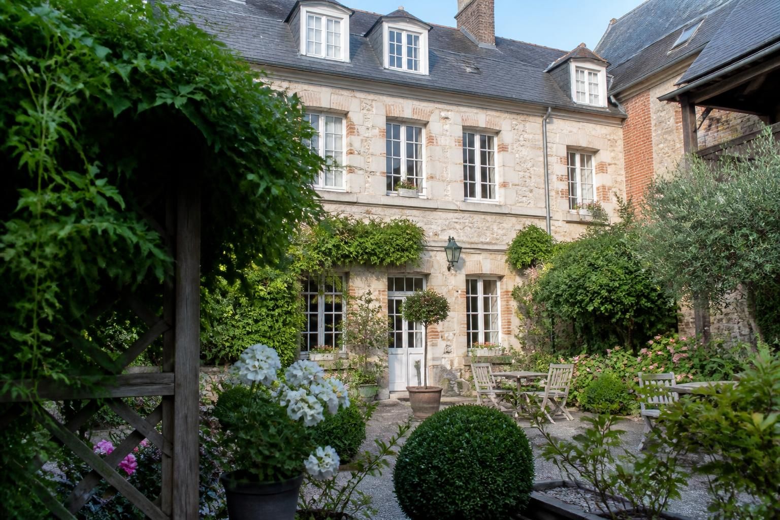 découvrez notre sélection des meilleurs hôtels à honfleur et vivez un séjour inoubliable entre charme, confort et authenticité au cœur de cette magnifique ville normande.