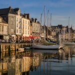 explorez notre sélection des meilleurs hôtels à honfleur pour profiter d'un séjour inoubliable alliant confort, charme et proximité des attractions locales.
