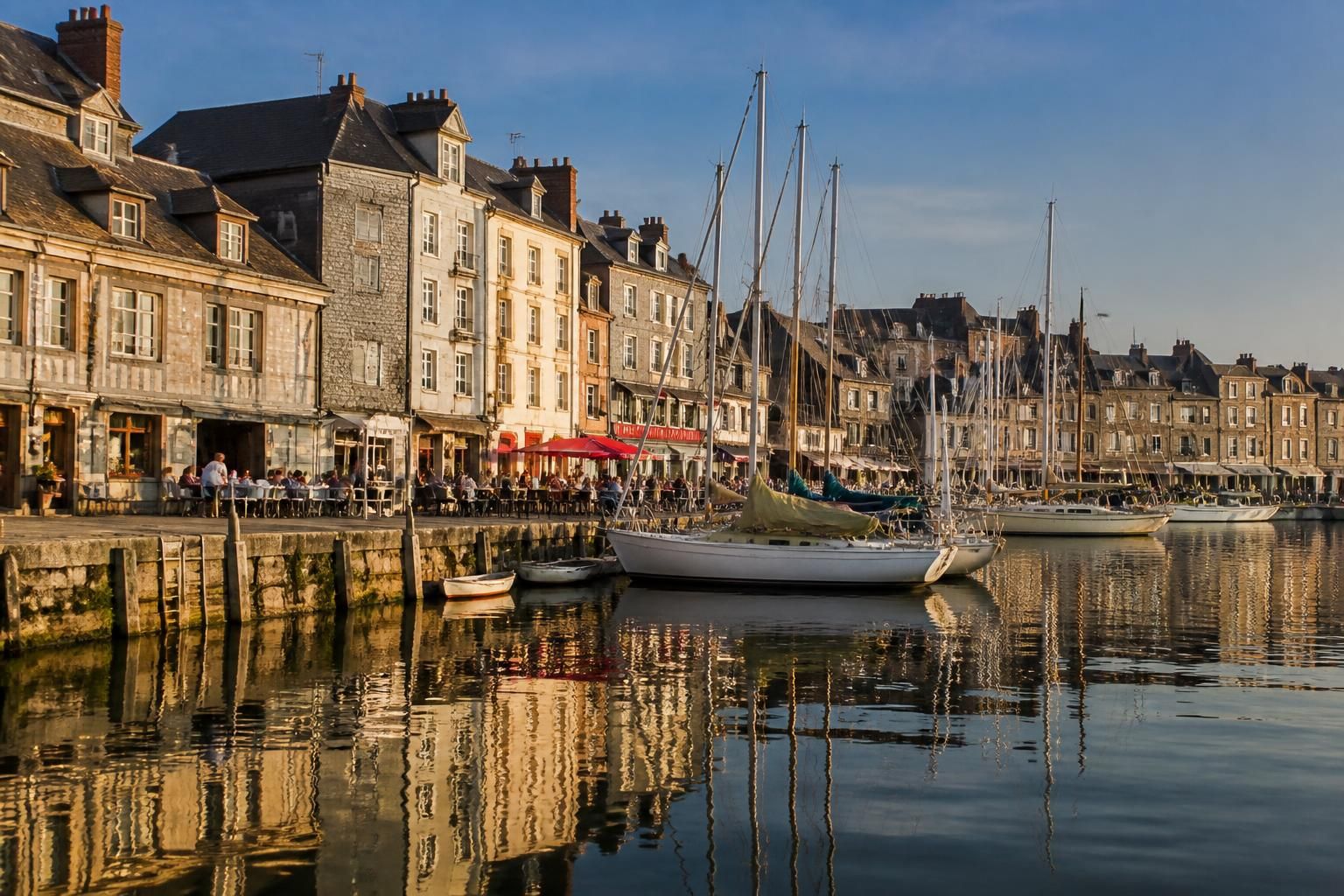 explorez notre sélection des meilleurs hôtels à honfleur pour profiter d'un séjour inoubliable alliant confort, charme et proximité des attractions locales.