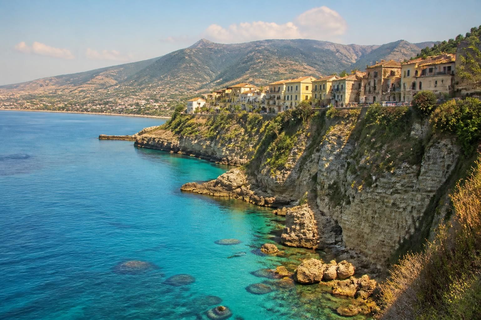 explorez la calabre en italie et plongez dans ses paysages naturels époustouflants ainsi que son riche patrimoine culturel. un voyage inoubliable au cœur d'une région authentique.
