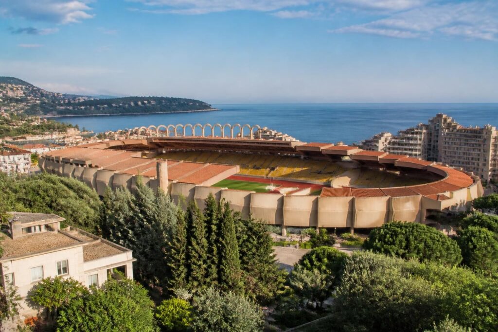 explorez l'histoire fascinante et les particularités uniques du stade louis ii, emblème sportif et culturel de monaco.
