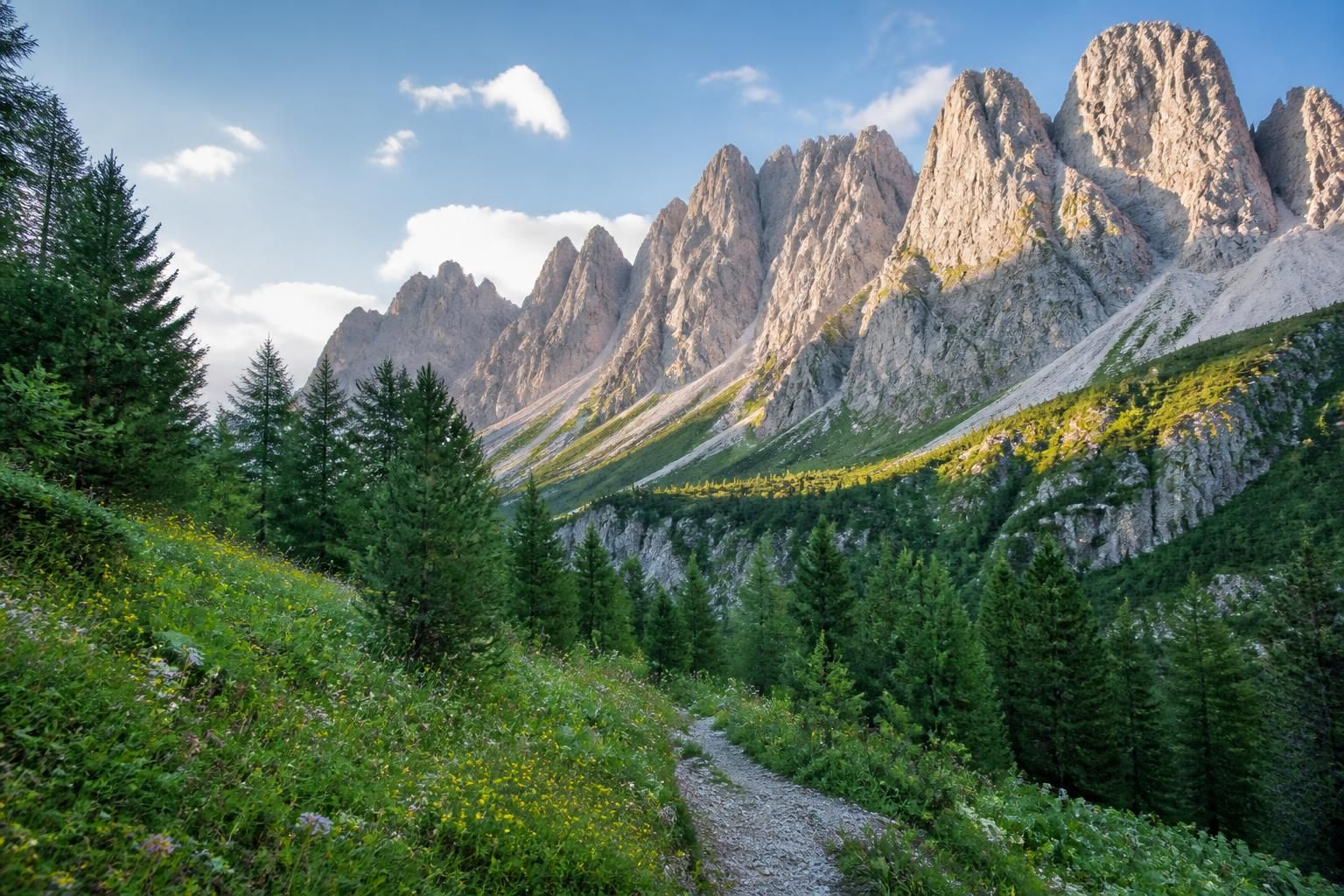 explorez les dolomites en italie, un joyau naturel incontournable offrant des paysages spectaculaires, des activités de plein air et une richesse culturelle unique.